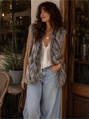 Maurices Gray Faux Fur Vest | Size Large | Cozy Fall Winter Layer